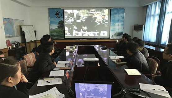 公司组织观看教育警示片