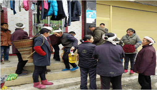 公司领导春节前到帮扶村宣讲市第二次党代会精神