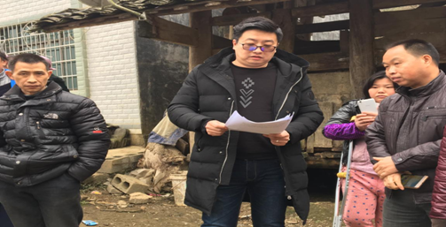 公司领导春节前到帮扶村宣讲市第二次党代会精神