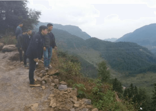 公司邀请贵州省农科院农业专家到定点帮扶村实地调研