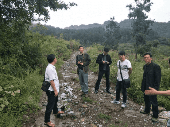 市城投集团副总经理李飞带队到沿河县黄土镇联系村开展帮扶工作