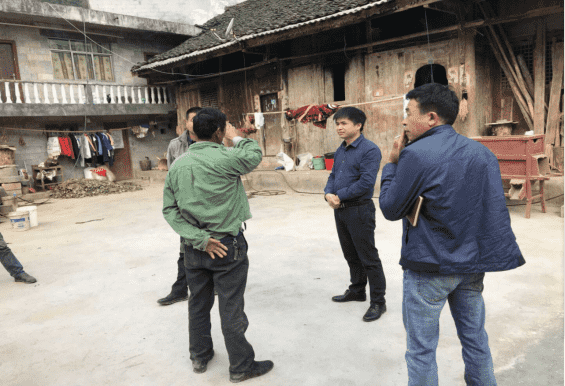 市城投集团董事长张凯、副总经理王健深入帮扶村开展党的十九大精神宣讲