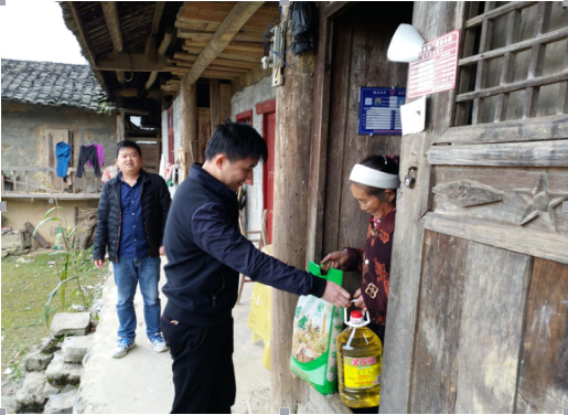 王健到沿河县黄土镇联系村开展定点帮扶工作