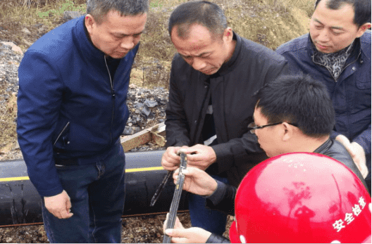 市质量技术监督局党组书记朱喜林带队到能投公司察查玉屏县燃气项目建设工作