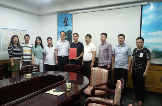 市城投集团公司工会 慰问困难职工