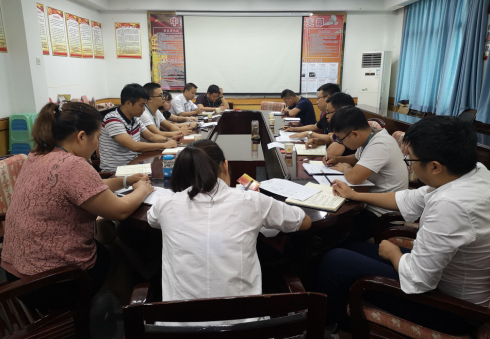 市能投公司党支部组织党员在“党员活动日”开展批评与自我批评