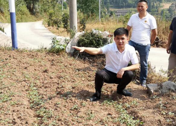 市城投集团公司领导深入帮扶村宣讲市委二届七次全会精神