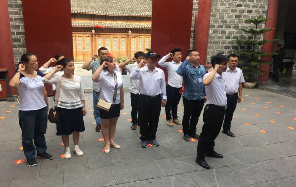 铜仁能源燃气中能天然气联合党支部前往周逸群烈士陈列馆开展红色革命传统教育活动