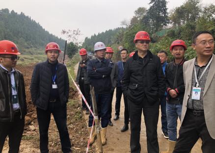 铜仁城投集团能源投资公司刘静一行前往县县通施工现场开展项目督查及安全生产调度工作